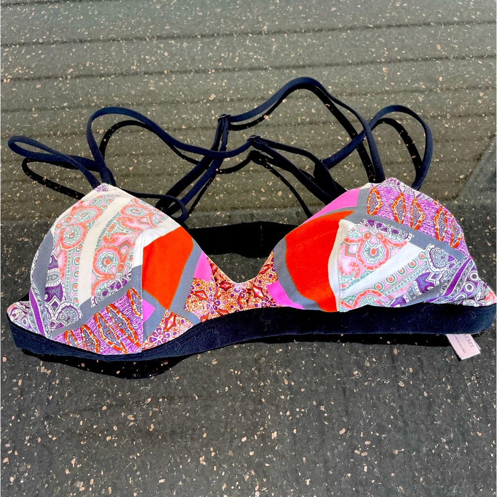 Victoria’s Secret Strappy Back Bra - Large